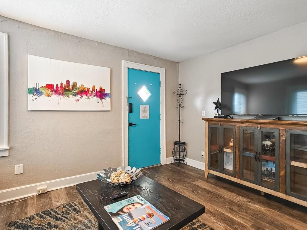 Heart Of Westport 1Br Villa Kansas City Exterior photo