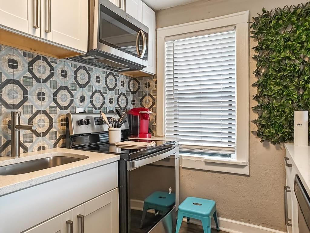 Heart Of Westport 1Br Villa Kansas City Exterior photo