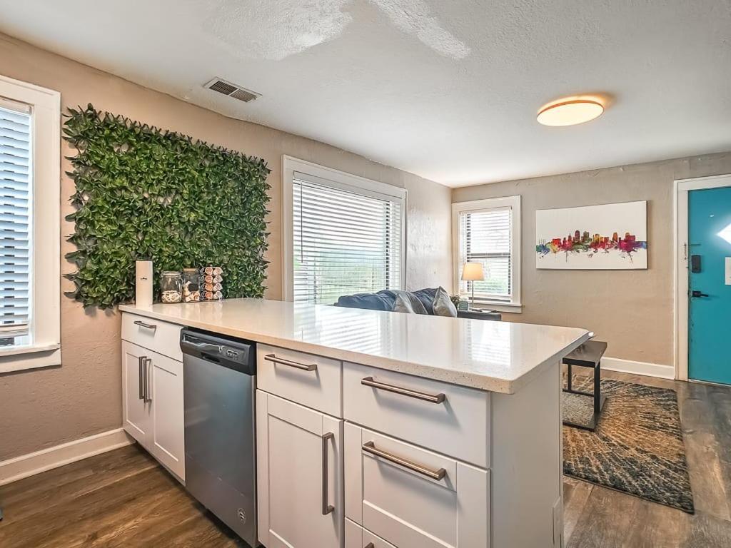 Heart Of Westport 1Br Villa Kansas City Exterior photo