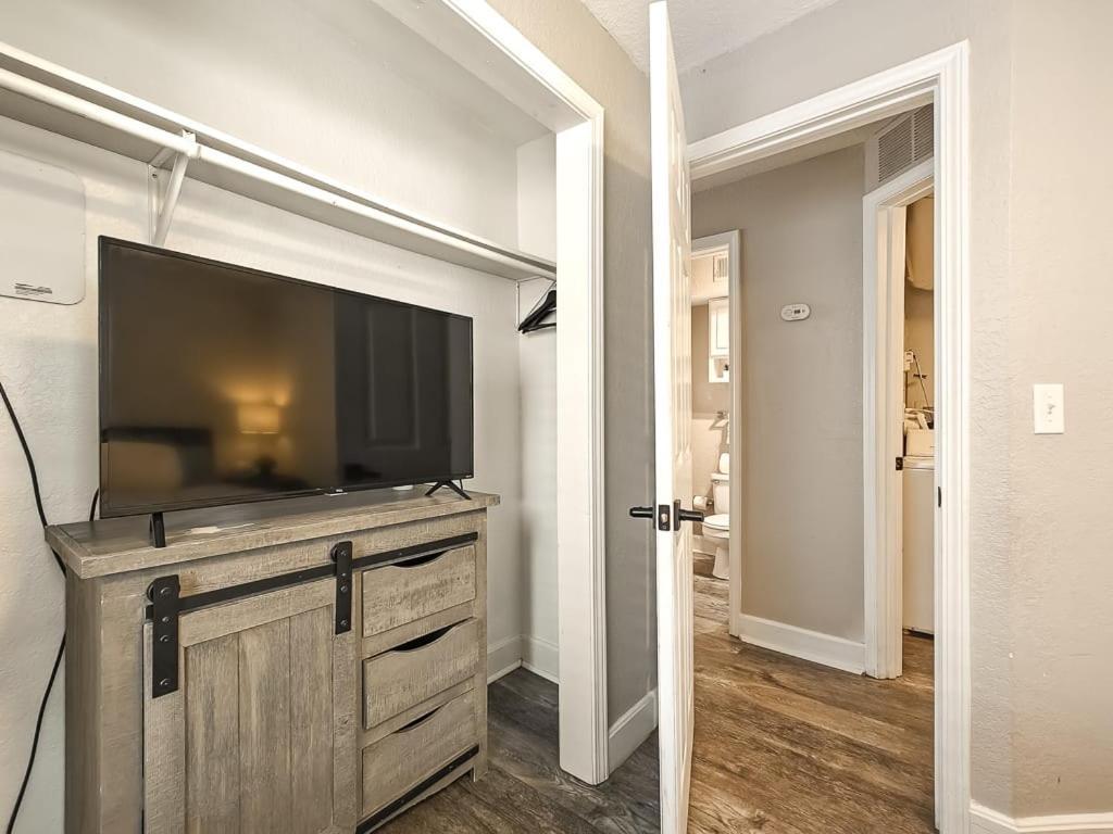 Heart Of Westport 1Br Villa Kansas City Exterior photo