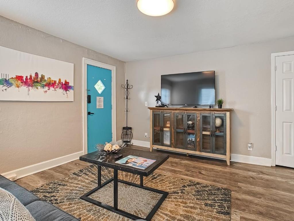 Heart Of Westport 1Br Villa Kansas City Exterior photo